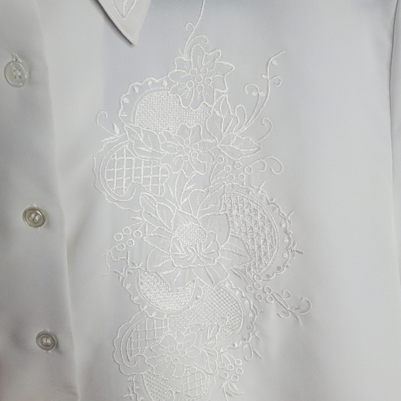 Vintage white button down shirt with embroidery - Picture 4 of 14